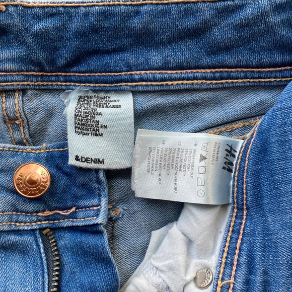 H&M Low-Rise Jeans, Size 24 - Picture 3 of 5